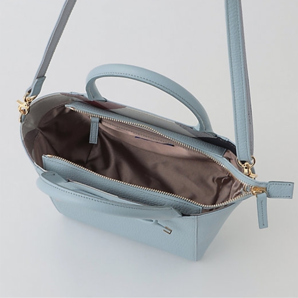 Blue Label Crestridge/Burberry Chic Light Blue Crossbody Bag NWOT - Picture 5 of 10